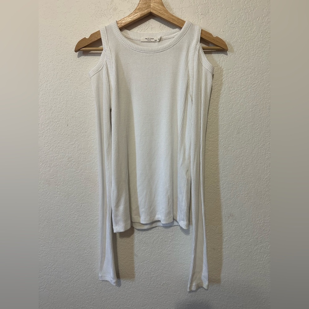 Rag & Bone Gwen Ribbed Knit Cold Shoulder Long Sleeve Top in white - Size XS